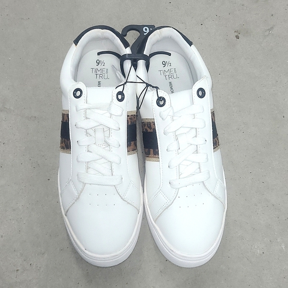 Shoes sneakers tennis White leopard print black New with tags 3 stripes Gorpcorp